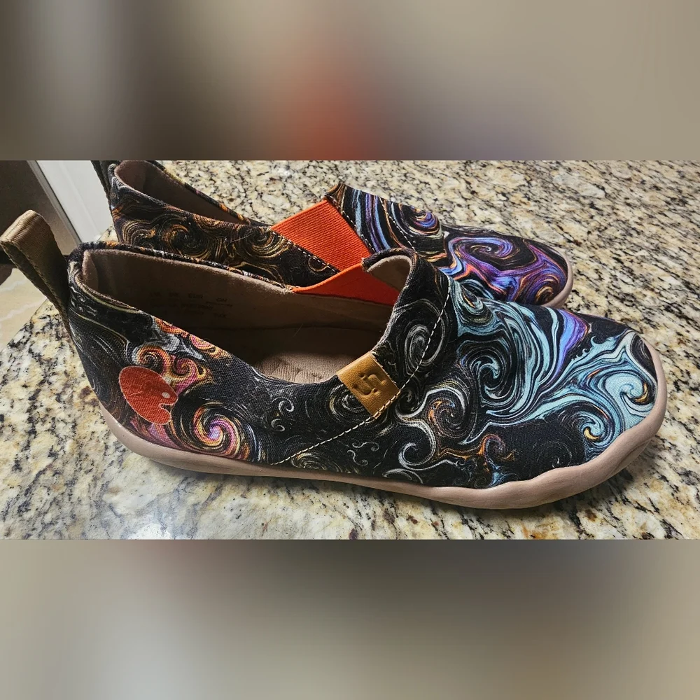 UIN Women's Art Painted Travel Shoes, in the "Starry Night Swirl" Size 9 - Picture 3 of 11